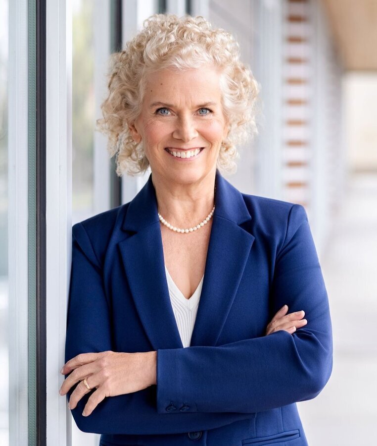 Jennifer Burkett, Broker